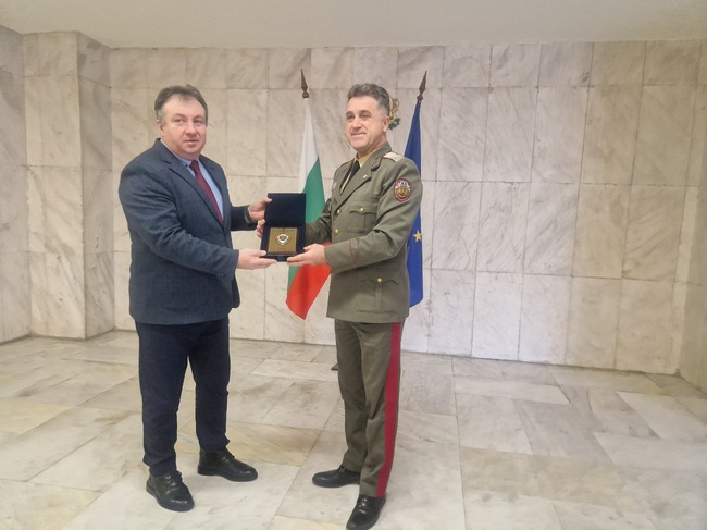 Община Шумен: Кметът проф. д-р Христо Христов се срещна с началника на Националния военен университет „Васил Левски“