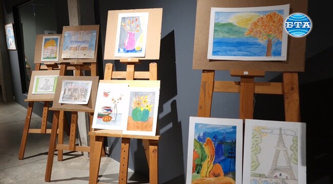 Изложба на тема „Моят свят“ обедини днес ученици от всички осем училища в Петрич