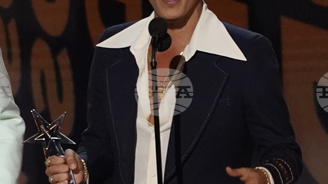 Песента на Бруно Марс I Just Might дебютира на първо място в класацията на „Билборд“ за сингли