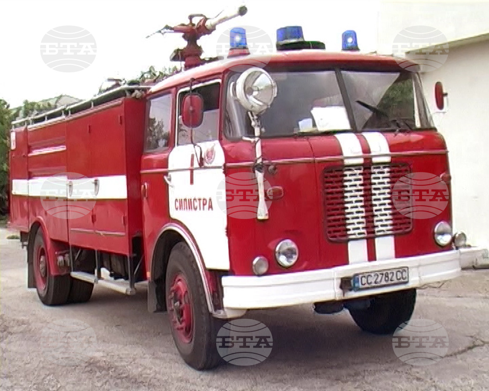 Общо 103 пожара са загасени в страната през изминалото денонощие, двама души са пострадали