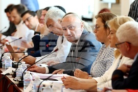 Парламент - Комисия по бюджет и финанси