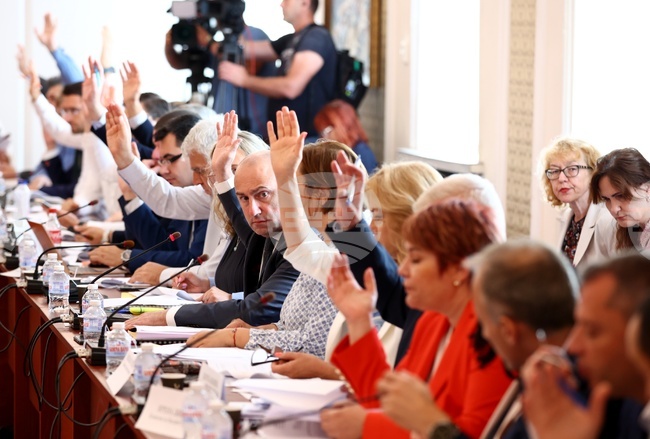 Парламент - Комисия по бюджет и финанси