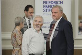 Конференция - „На следващия ден”