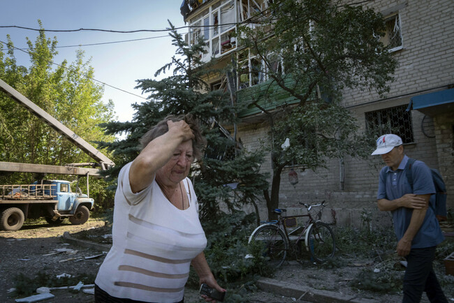 Шестима души са убити при руски обстрел на украинския град Славянск, казаха представители на местните власти