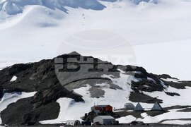 Национална антарктическа експедиция - остров Ливингстън - Изследователска база „Свети Климент Охридски“  