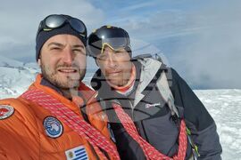 Национална антарктическа експедиция - остров Ливингстън - връх Чепеларе - изкачване