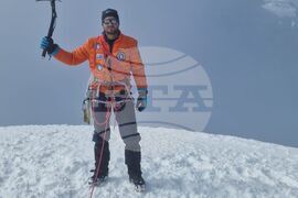 Национална антарктическа експедиция - остров Ливингстън - връх Чепеларе - изкачване