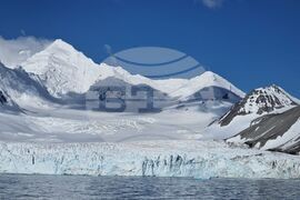 Национална антарктическа експедиция - остров Ливингстън - връх Чепеларе - изкачване