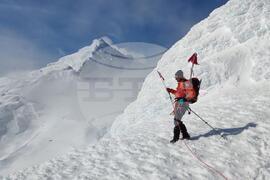 Национална антарктическа експедиция - остров Ливингстън - връх Чепеларе - изкачване