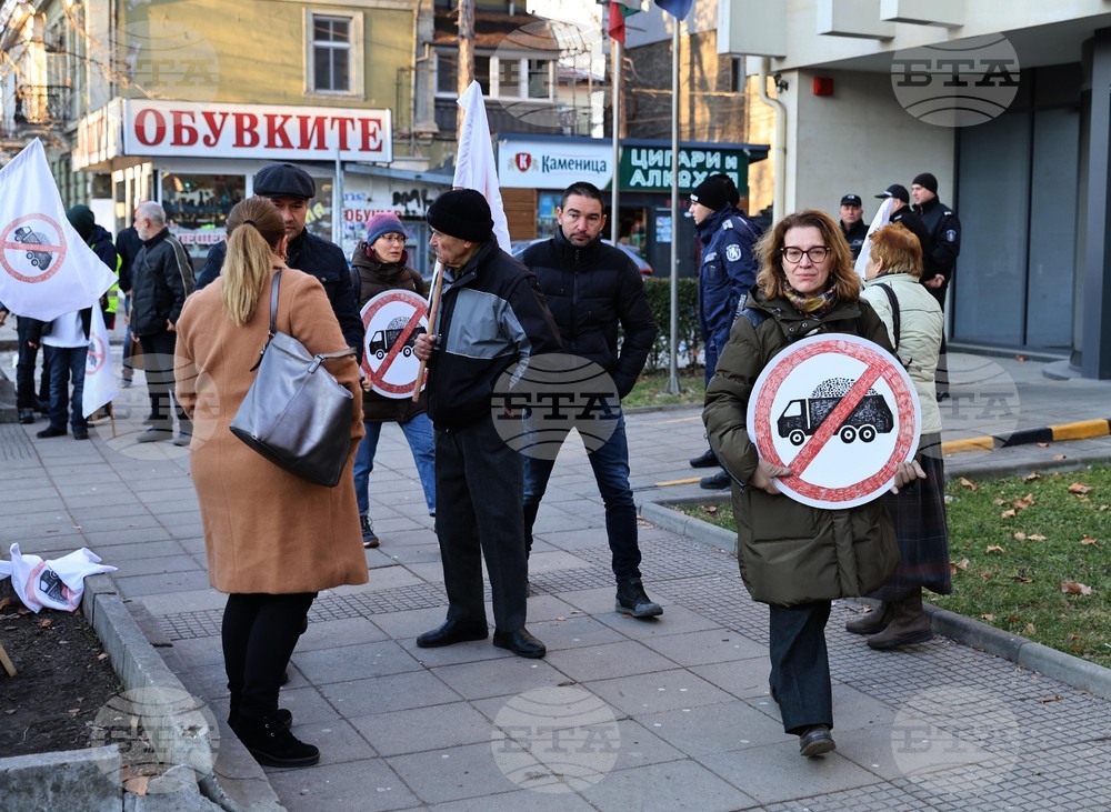Пловдив - протест срещу изграждането на кариера в землището на село Горнослав