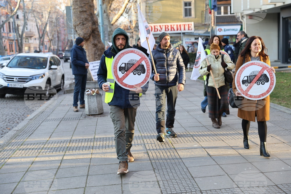 Пловдив - протест срещу изграждането на кариера в землището на село Горнослав