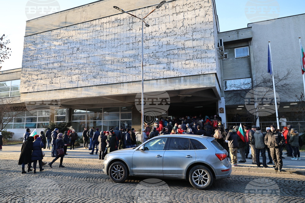 Пловдив - протест - паметник Альоша