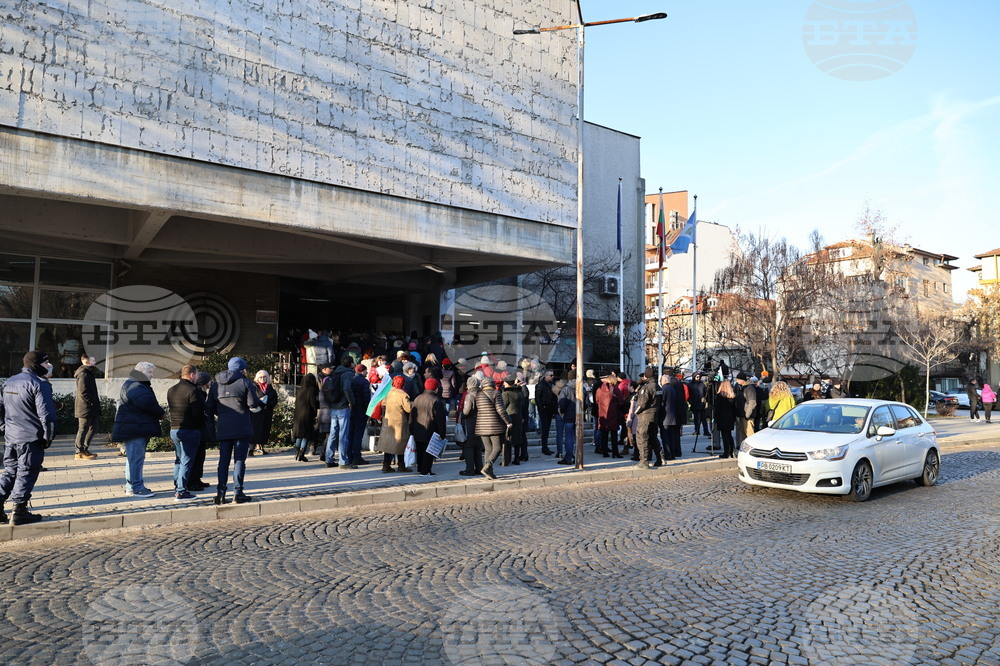 Пловдив - протест - паметник Альоша