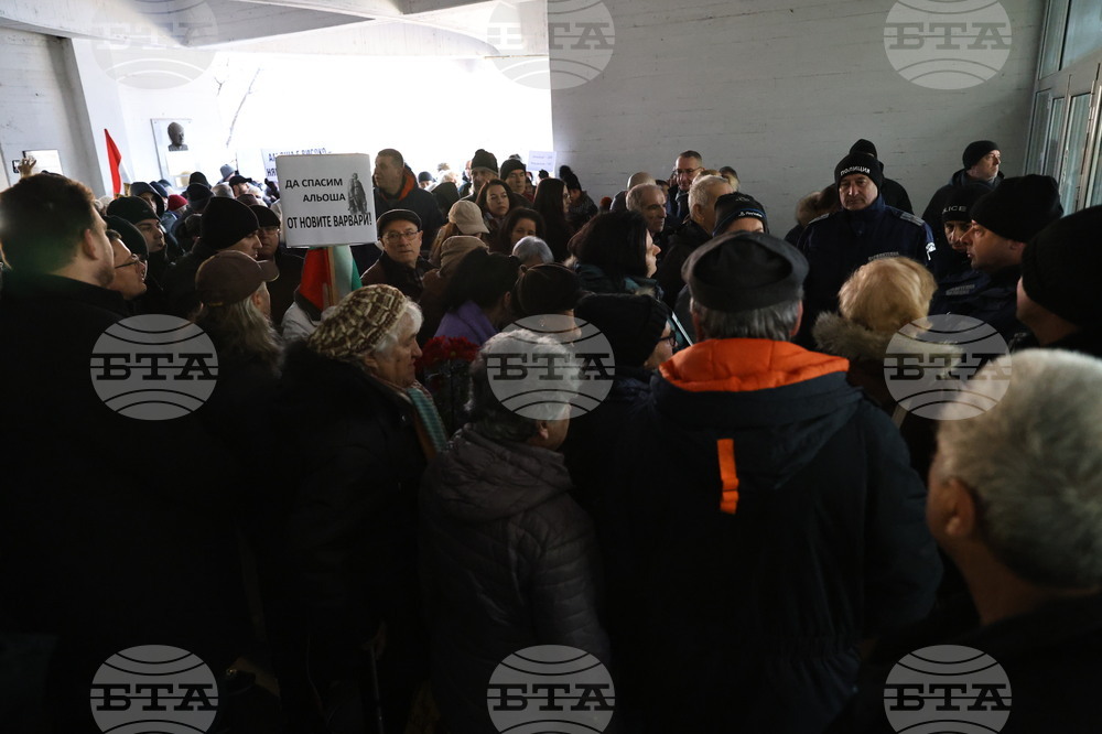 Пловдив - протест - паметник Альоша