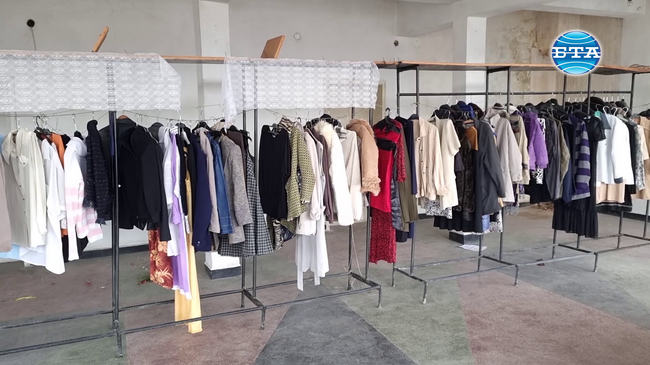 „Безплатен магазин“ за дрехи и обувки заработи в монтанското село Стубел