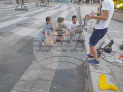 Ученици почистиха надраскания от тях паметник на Девета пехотна дивизия 