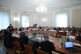 Парламент - Комисия по икономическа политика и иновации