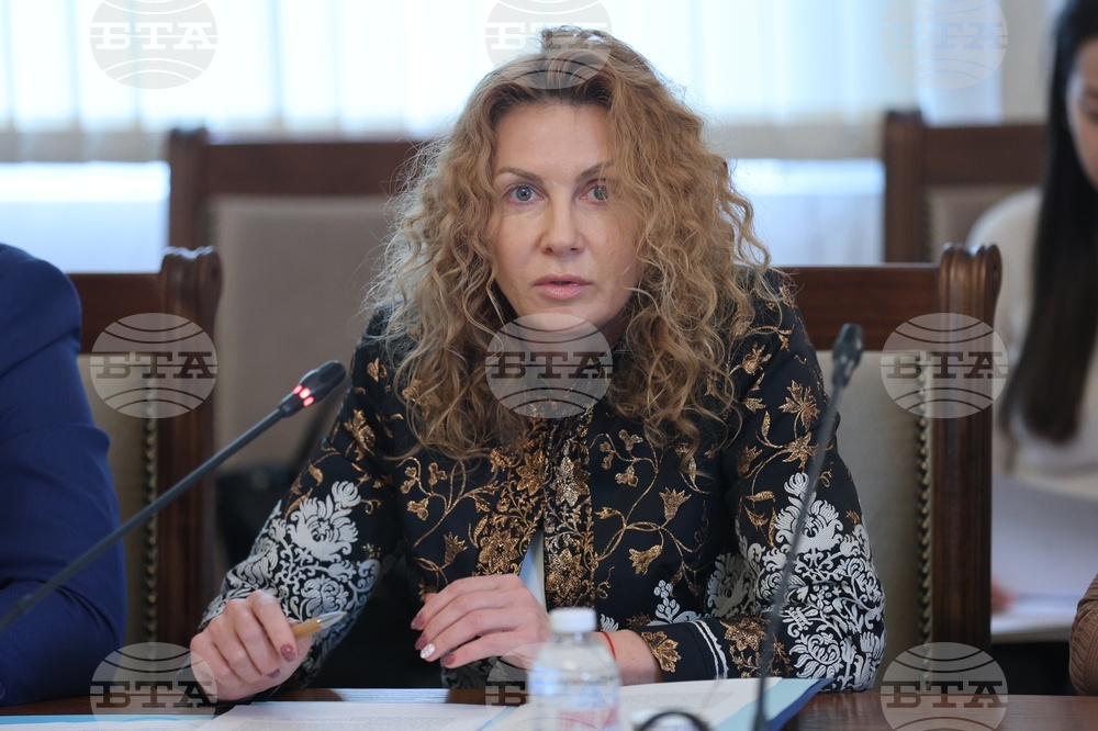 Парламент - Комисия за контрол върху управлението на средствата от европейските фондове - Деница Николова