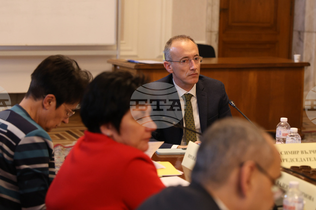 Парламент - Комисия по образованието и науката