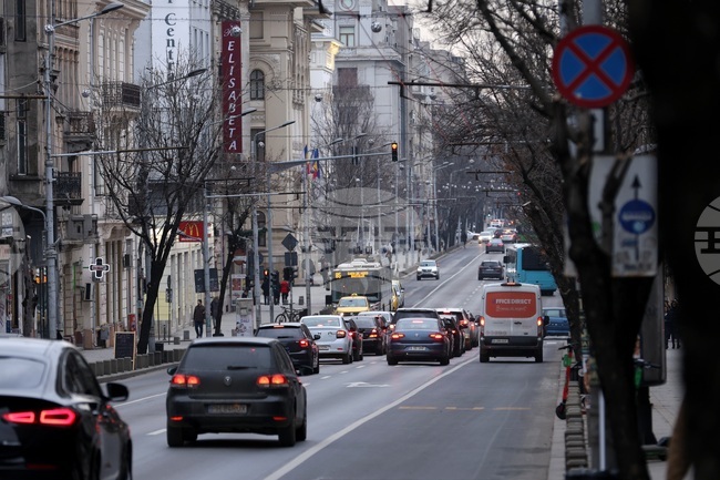 Общо 11 души пострадаха при катастрофа между трамвай и автобус на градския транспорт в Букурещ; движението в района е блокирано