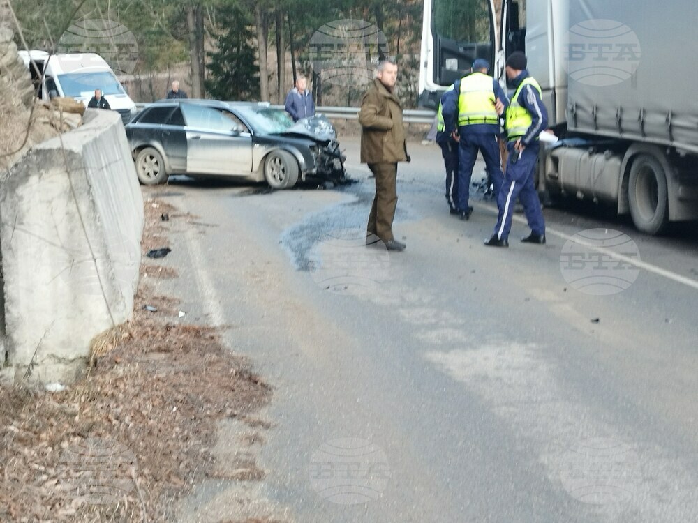 Полицай пострада при катастрофа с тир по пътя Смолян – Пловдив