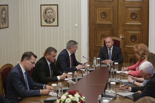 Президентът: Необходими са последователни усилия от всички политически партии в борбата с корупцията и за установяване на върховенството на закона