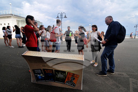 Бургас - международен младежки фестивал - книга - пейка