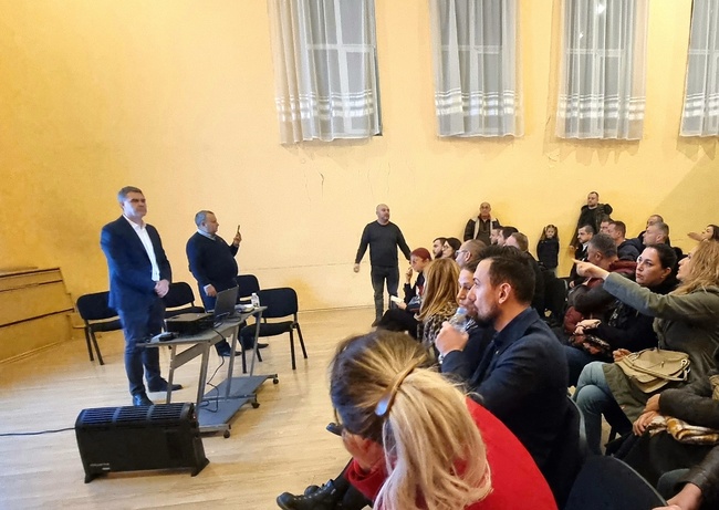 Областният управител на Бургас обяви, че ще спре търга за продажба на държавен терен в кв. "Сарафово"