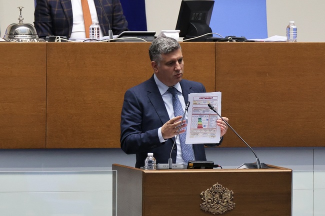 Към момента сме на етап, в който се разглежда всяко едно възражение по настоящата процедура на санирането, каза министър Андрей Цеков