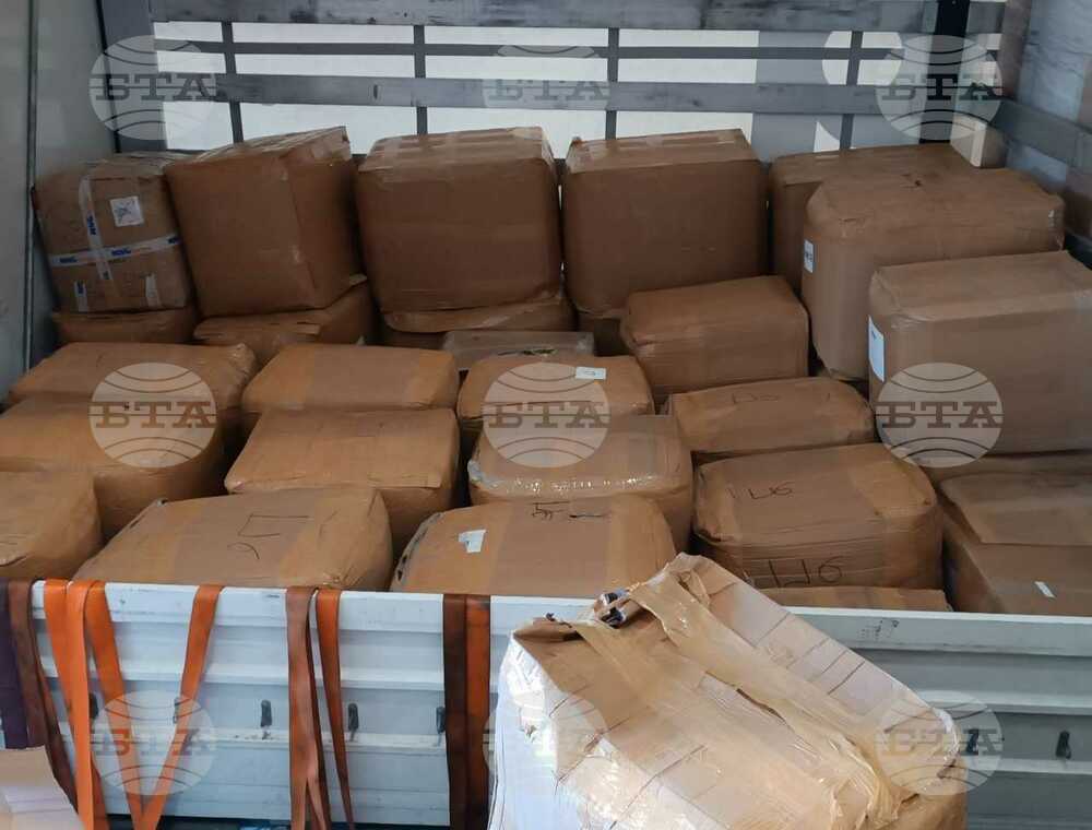 Над три хиляди контрабандни "маркови" облекла задържаха митничари на ГККП "Лесово"
