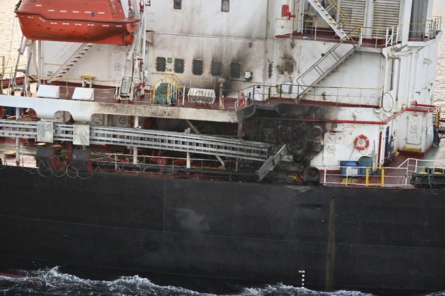 Британска компания съобщи за две експлозии в Червено море край Йемен; товарен кораб е спрял да излъчва сигнал
