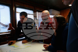 Team of Scientists Determine Where RSV 421 Will Drop Anchor to Collect Samples during 32nd Antarctic Expedition