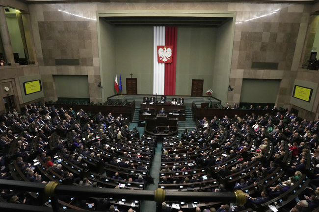 ЕС потвърди, че Варшава е покрила условията за получаване на евросредства в размер на 76 млрд. евро, заяви полски министър