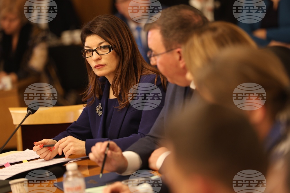 Парламент - Комисия по конституционни въпроси