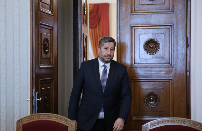 Democratic Bulgaria Voices Solidarity with Poland, Concern over Escalation, Blames Russia