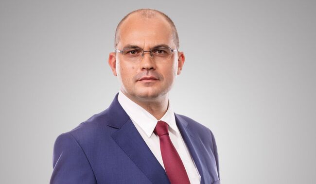 Златанов пита Белазелков, а той отговаря, че няма притеснение, че е взимал пари за обучения от частни съдии-изпълнители