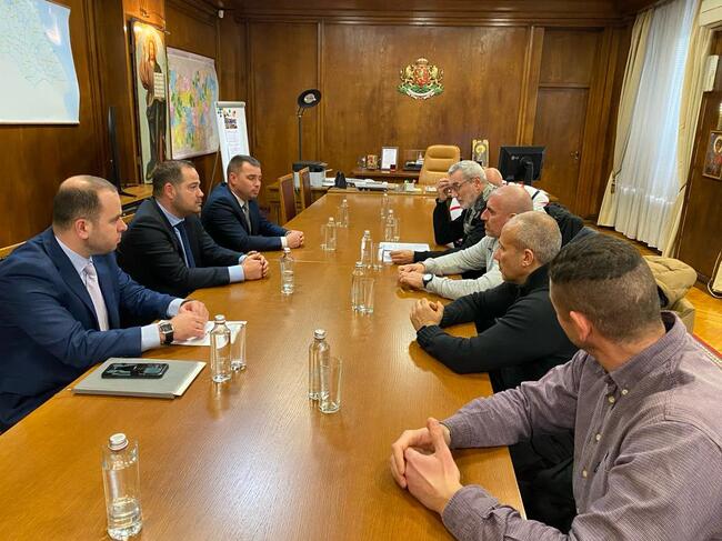 Министърът на вътрешните работи се срещна с четиримата български граждани, за част от които Турция поиска екстрадация ​