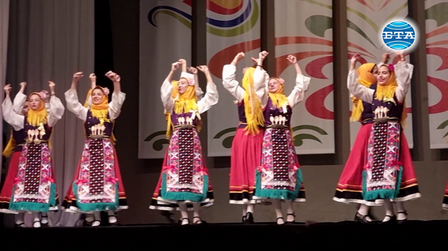 Плевенският фолклорен танцов ансамбъл „Дъга“ празнува 20 години