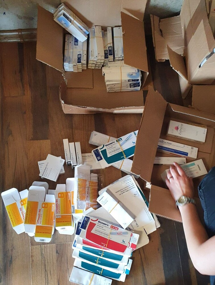 Голямо количество контрабандни медикаменти задържаха митнически служители