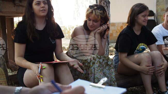 Близо 900 младежи до 29-годишна възраст от община Търговище са участвали в обучения и консултации за професионално развитие през 2025 г.