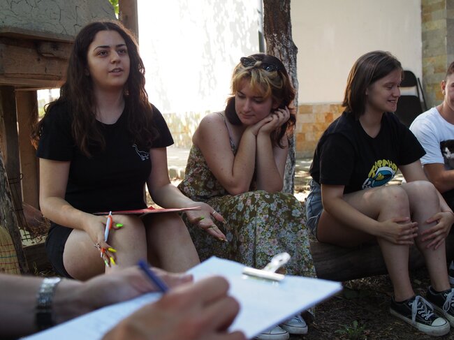 Близо 900 младежи до 29-годишна възраст от община Търговище са участвали в обучения и консултации за професионално развитие през 2025 г.