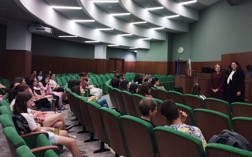 Ученици от 20-о ОУ „Тодор Минков“ гостуваха на Софийска районна прокуратура и на Софийски районен съд