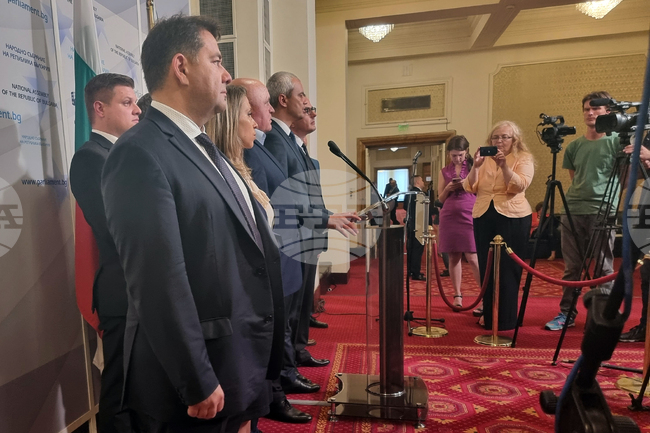 Парламент - „Възраждане“ - брифинг