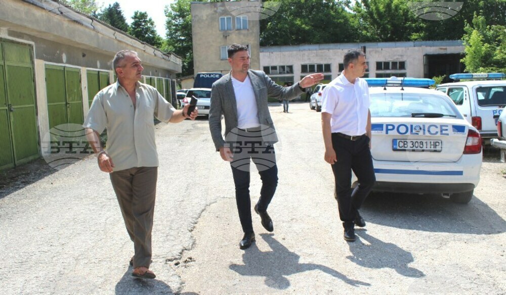 Областната администрация в Разград дари два автомобила на местната полиция