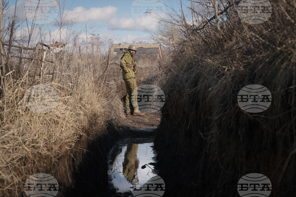 Двама украински военнослужещи са убити, а 12 са ранени при обстрел от страна на противниковия лагер в Източна Украйна, съобщават украинските сили