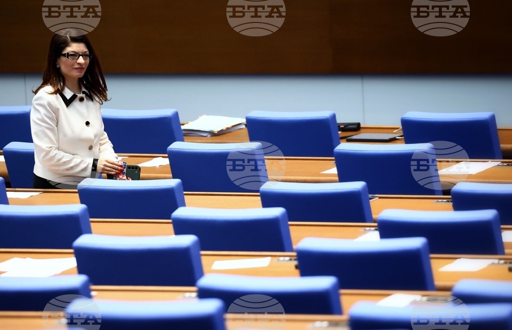 Парламентът обсъжда прекратяване на пълномощията на Десислава Атанасова като депутат