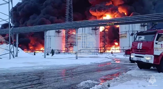 Украйна съобщи, че е поразила петролна рафинерия в град Сизран и пристанището Темрюк в Краснодарския край