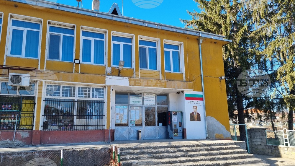 Общо 140 чифта ръчно изработени терлици участват в конкурса „Изплети топлина“ в село Стража