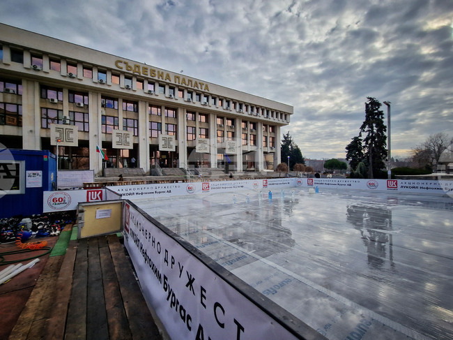 Бургас - ледена пързалка - процес на изграждане