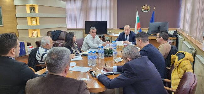 Областна администрация Пловдив – Д-р инж. Илия Зюмбилев: „Каскадата „Доспат – Въча“ е приоритетен проект за мен и моят екип. Обществеността на Пловдив и Хасково чака отговори. Говорим за два областни центъра на Република България и проблеми, засягащи половин млн. души.“